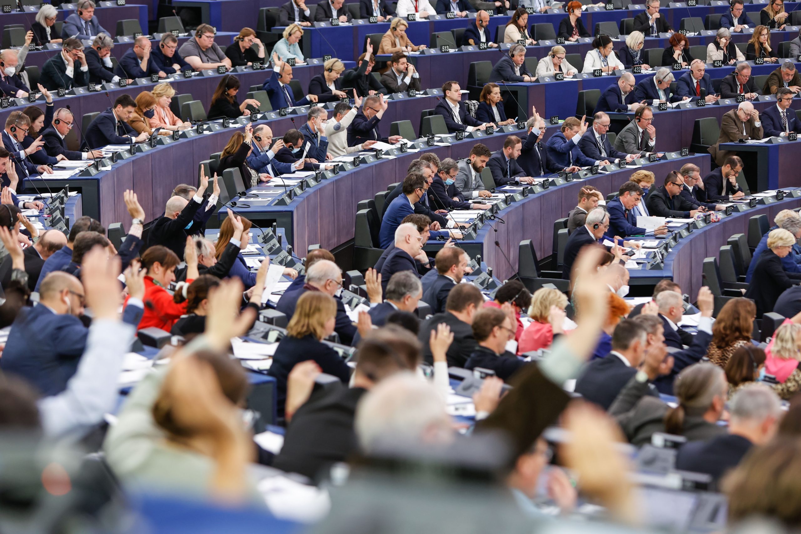 The game of votes: is the new European Parliament legislative resolution on direct universal suffrage historic?