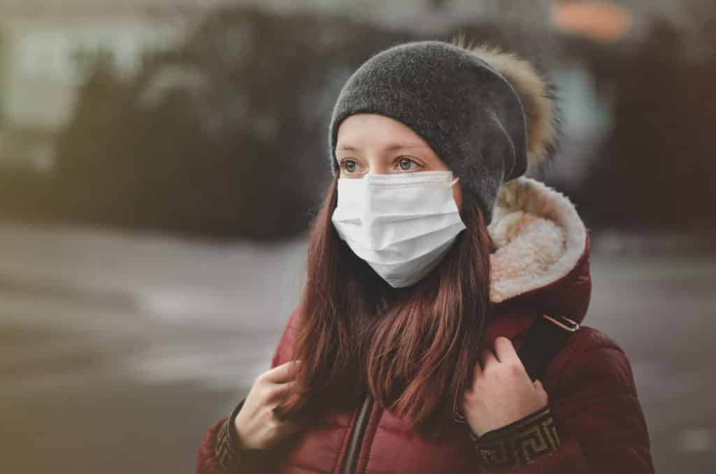 air quality woman with a mask